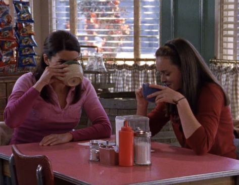 Lorelai Gilmore Coffee, Gilmore Girls Coffee, Lauren Graham, Bella Hadid Outfits, Lorelai Gilmore, Rory Gilmore, Girl Falling, Happy Thoughts, Gilmore Girls