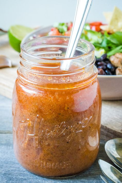 Chipotle Vinaigrette Dressing, Chipotle Dressing Recipe, Mayo Salad Dressing, Mexican Salad Dressings, Chipotle Salad Dressing, Chipotle Salad, Chipotle Vinaigrette, Chipotle Dressing, Grilled Salad