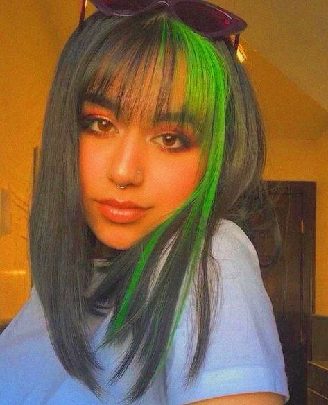 Quad Hair Color, Hair Dye Ideas For Bangs, Fringe Hair Dye, Strand Of Hair Dyed, Brown Hair With Colored Bangs, Green And Brown Split Dye, Bangs With Color Stripe, Shego Hairstyle, Dyed Bangs Aesthetic