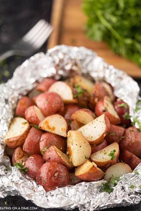 Red Skin Potato Recipes On Grill, Red Potato Recipes Grilled, Grilled Red Potatoes In Foil, Grilled Red Potatoes, Grilling Chicken, Labor Day Party, Potatoes In Oven, Mom Kitchen, Camp Food