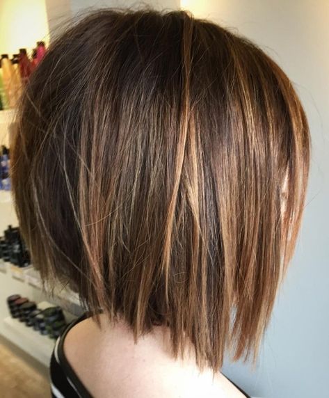 Poker Straight Choppy Bob Mid Haircut, Bob Panjang, Blonde Balayage Bob, Medium Bob Haircut, Angled Bob Hairstyles, Kadeřnické Trendy, Medium Bob Hairstyles, Cool Short Hairstyles, Choppy Bob Hairstyles