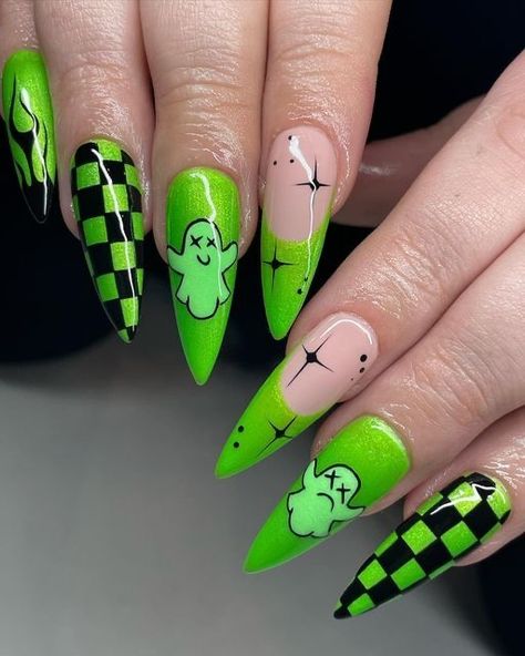 Glow In The Dark Green Nails, Green And Black Nail Designs, Glow In The Dark Nails Designs, Black And Green Nails, Toxic Nails, Twin Paranormal, Glow In The Dark Nails, Zombie Nails, Horror Nails