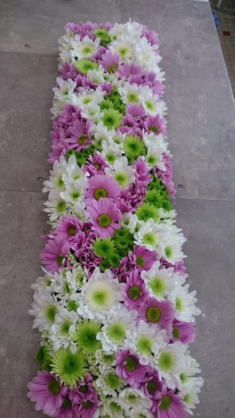 Easter Floral Decorations, Glass Decor Ideas, Hollyhocks Flowers, Tropical Floral Arrangements, Altar Flowers, Church Flower Arrangements, Flower School, Creative Flower Arrangements, Church Flowers