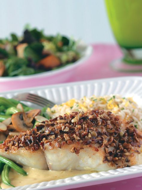 Pecan-Crusted Halibut Fillets Pecan Crusted Halibut, Crusted Halibut, Paula Dean, Halibut Recipes, Seafood Chowder, Pescatarian Recipes, Fish Dinner, Seafood Dinner, Meatless Meals