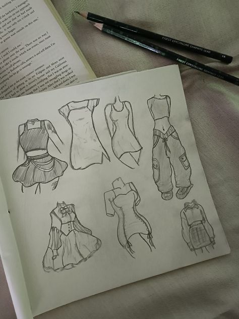 Sketch Aesthetic, Pencil Drawings For Beginners, Fashion Illustration Collage, Fashion Drawing Sketches, Fashion Drawing Tutorial, Art Tools Drawing, Fashion Sketch, Easy Doodles Drawings, Easy Drawings Sketches