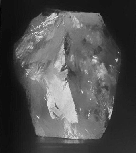 3106-carat Cullinan rough diamond, the largest gem-quality rough diamond ever discovered Cullinan Diamond, Imperial State Crown, Rare Diamonds, The Bling Ring, 26 January, Diamond Mines, The Royal Collection, Marquise Cut Diamond, Pretoria