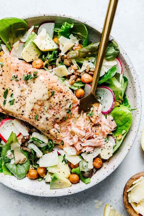 A Salmon Rice Bowl is just what you need for dinner! Flakey salmon, shaved parmesan, tender grains, sliced radishes, and fresh romaine all served in a bowl topped with crispy chickpeas and caesar dressing. Salmon Caesar Salad Grain Bowl makes for a satisfying lunch or dinner and is perfect for meal prep. Salmon Nutrition Facts, Salmon Caesar Salad, Real Food Dietitians, Crunchy Chickpeas, Salmon Rice Bowl, Classic Caesar Salad, Romaine Salad, Caesar Salad Recipe, Potato Hash