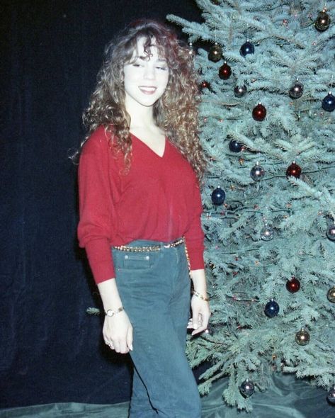 Mariah Carey Rare, Mariah Carey Outfits, Whitney Houston Young, Mariah Carey 1990, Mariah Carey Christmas, Mariah Carey Pictures, Mariah Carey 90s, Christmas Event, Rare Pictures