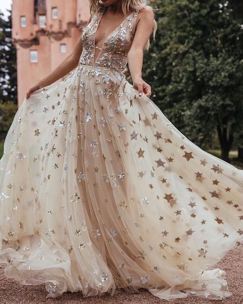 Scattered with a galaxy of sequined stars in shimmering silver and gold, this celestial tulle gown is guaranteed to shine bright on your big day. A deep v-neckline is mirrored by the plunging back, while two bands at the waist create a flattering silhouette. | Photo: @champagneunicorns Star Gown, Orion Dress, 2021 Prom Dresses, Celestial Wedding, Prom Dresses 2021, Princess Ball Gowns, Ball Gowns Evening, Long Prom Dresses, Tulle Prom Dress