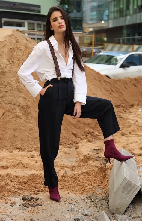 Suspenders Outfit Ideas 2024: Classy to Casual Women's Fashion Modern 40s Style Outfits, Suspenders Outfit Women Casual, Red Suspenders Women, Womens Suspenders Outfit, Suspenders Women Outfits, Suspenders Fashion Women, Suspenders Outfit Women, Women Suspender Outfits, Suspenders Outfits