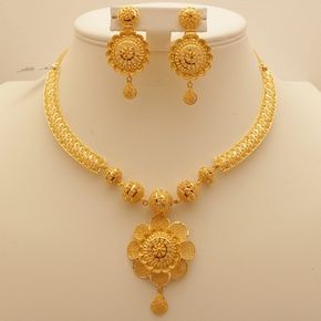 9 Awesome 50 Gram Gold Necklace Designs India Gold Set Design, Perhiasan India, Gold Necklace Indian Bridal Jewelry, Gold Bridal Jewellery Sets, Gold Jewelry Stores, Gold Pendant Jewelry, Gold Jewelry Sets, Gold Bride Jewelry, Gold Bangles Design