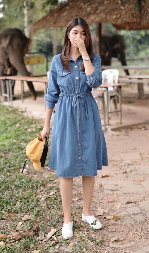 Jeans Frock For Women, Denim Frocks For Women, Jeans Frock, Modest Clothing Women, Simple Frock Design, Simple Frocks, Celebrity Casual Outfits, Chic Dress Classy, Simple Kurta Designs