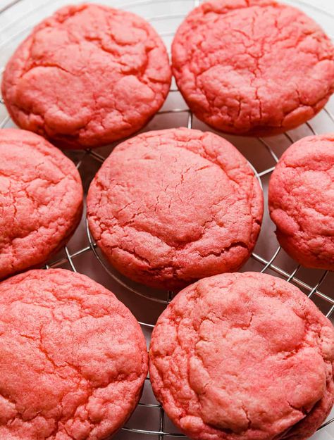 Crumbl Pink Velvet Cookies - Salt & Baker Pink Velvet Cookies, Cake Batter Extract, Grocery Snacks, Pink Velvet Cake, New York Cookies, Pink Velvet Cakes, Unicorn Food, Vanilla Cream Cheese, Cake Batter Cookies