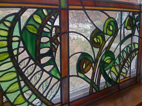 Stained glass fern.  I pinned this to my hard drive in pre-Pinterest days.  Wish I could find it again so I could give credit, but I can't seem to find it. Diy Stained Glass Window, Glass Cabin, Window Stained, Bathroom Window, Glass Art Projects, Stained Glass Flowers, New Bathroom, Stained Glass Crafts, Stained Glass Panel