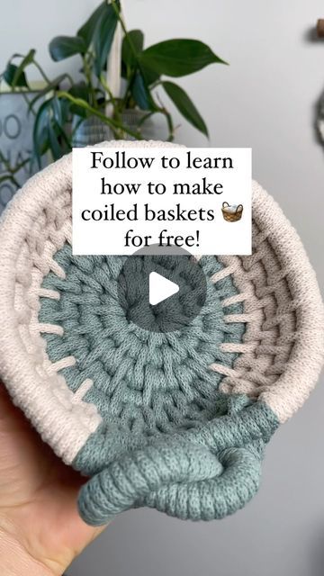 Coiled Rope Basket Diy, Handmade Baskets Weaving, Rope Basket Tutorial, Basket Weave Crochet, Macrame Basket, Fabric Basket Tutorial, Diy Rope Basket, Basket Weaving Diy, Yarn Basket