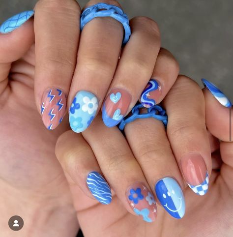 Acrylics Short, Floral Nail Design, Cute Summer Nail Designs, Boho Nails, Unghie Nail Art, Mermaid Magic, Summer Nail Designs, Summery Nails, Blue Nail Designs