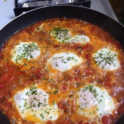 Chakchouka (Shakshouka) | "This came out wonderful. I love savory breakfasts and this really hits the spot! I multiplied by about 10 and used 36 eggs. Our staff really enjoyed it. Thank you!" Medditeranean Diet, Mediterranean Foods, Egg Benedict, Tunisian Food, One Skillet Meals, Skillet Recipes, Big Breakfast, Mini Quiche, Whole30 Recipes