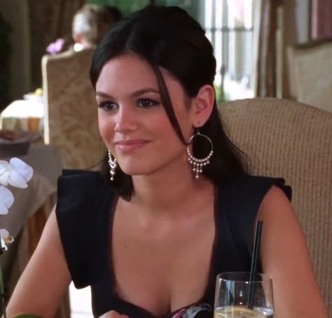 Summer Roberts, Rachel Bilson, A Woman