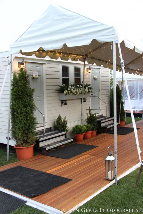 Bathroom Trailer Wedding, Porta Potty Ideas, Outdoor Restrooms, Wedding Restroom, Wedding Bathroom, Wedding Backyard Reception, Outdoor Toilet, Backyard Reception, Cool Tents