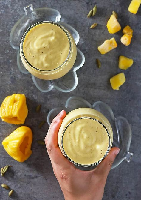 Jackfruit Mango Smoothie in Two Glasses Jackfruit Dessert Recipes, Jackfruit Smoothie, Ripe Jackfruit, Cardamom Recipe, Mango Smoothie Recipe, Banana Apple Smoothie, Jack Fruit, Mango Smoothie Recipes, Fruit Juice Recipes