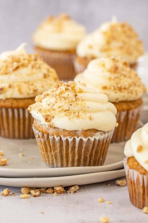 Recipe for the BEST soft and moist carrot cake cupcakes topped with a sweet cream cheese frosting and chopped walnuts. Keto Carrot Cake Cupcakes, Keto Carrot Cake Muffins, Carrot Cake Cupcakes Recipe, Muffins With Cream Cheese Frosting, Carrot Cupcake Recipe, Keto Carrot Cake, Carrot Cake Muffin Recipe, Muffins With Cream Cheese, Keto Muffin Recipe