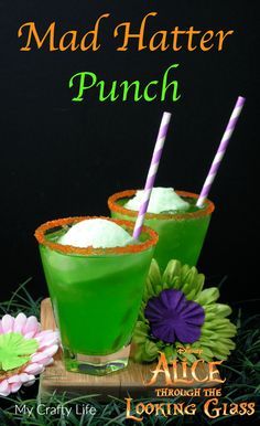 Dirty Drinks, Disney Cookbook, Turtle Brownies, Disney Drinks, Candy Cocktails, Party Drinks Alcohol, Disney Recipes, Punch Drinks, Cocktail Ideas