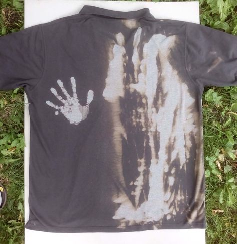 Bleach Printed Shirts, Bleaching T Shirt, Diy Shirts Painting, Bleach Pattern Shirt, Bleach Tshirt Designs Diy, Bleach T Shirt Designs, Bleach Shirt Design Ideas, Bleach T Shirt Ideas, Diy Bleached Shirt