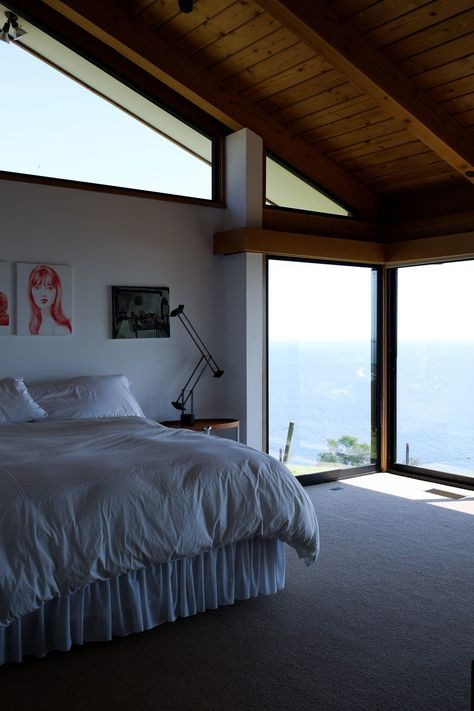 Malibu Homes Interiors, Malibu House, Ad Architectural Digest, Malibu Homes, Post And Beam Home, Malibu Beach House, Malibu Home, Double Height, Hawaii Homes