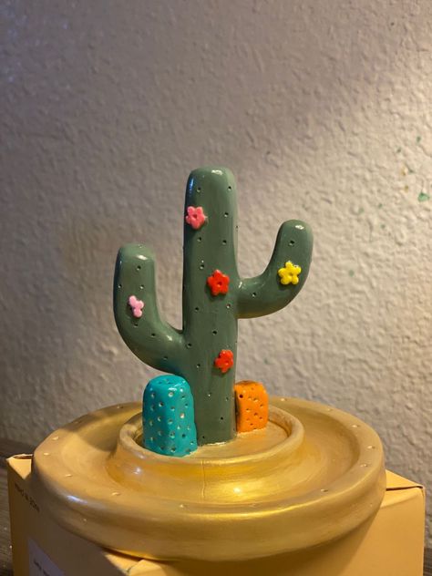 Touch down in Arizona Ring Holder!!
My favorite one so far... I've been missing Arizona. 
I used:
- air-dry clay 
-acrylic paint
-sculpting tools
-my own hands

Let me know what you think!! Ceramics Ideas Pottery Sculpting, Clay Jewellery Holder, Diy Clay Rings, Sculpting Tools, Clay Making, Clay Candle, Beginner Pottery, Clay Plates, Touch Down