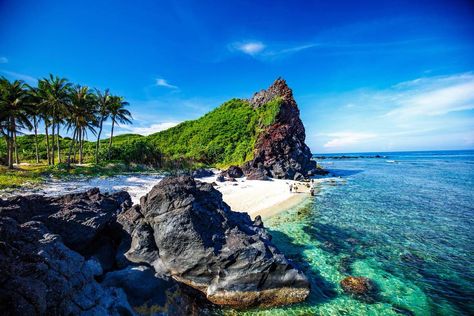 10 Best Beaches In Vietnam You Can't Miss | Expatolife Vietnam Beach, Paradise Sea, Vietnam Travel Guide, Cambodia Travel, Danang, Hoi An, Most Beautiful Beaches, Natural Scenery, Vietnam Travel