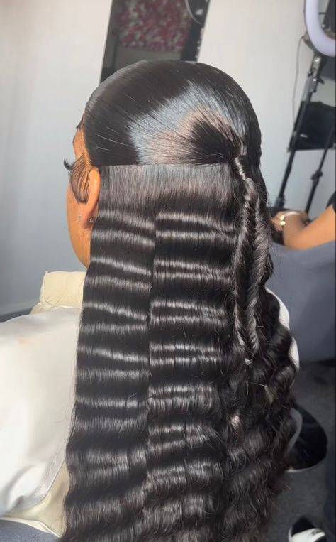 Half Up Half Down Crimps, Crimps Wig, Black Hair Inspiration, Cornrows Braids For Black Women, Weave Ponytail Hairstyles, Black Ponytail Hairstyles, Quick Weave Hairstyles, Hair Techniques, Pretty Braided Hairstyles