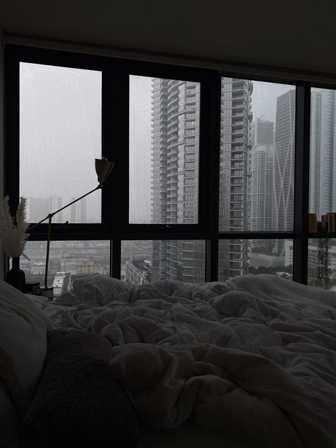 Dark City Apartment, Rainy Apartment Aesthetic, Gloomy Apartment, Rainy Apartment, Rainy Bedroom, City Bedroom, City View Apartment, King Von, Apartment View