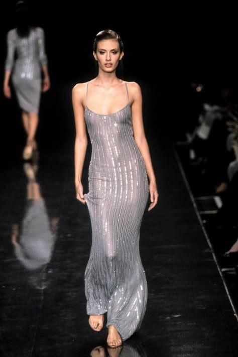 the original supermodels on Tumblr Vintage Runway Fashion, Halston Vintage, 90s Runway Fashion, Vintage Runway, Runway Outfits, Early 2000s Fashion, Gisele Bündchen, 90s Outfit, Runway Dresses