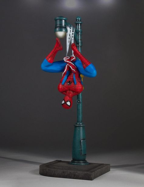 Marvel Spider-Man Collector's Gallery Statue Spider Man Swinging, Toy Makeover, Superhero Cakes, Spiderman Decorations, 3d Metal Art, Pvc Pipe Crafts, Science Fiction Illustration, Alcohol Ink Crafts, Spiderman Cake