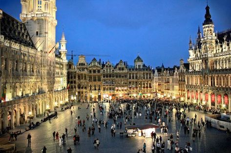 Grand'Place, Brussels Grand Place, Voyage Europe, Brussels Belgium, Boat Trips, Travel Memories, Travel Deals, Day Tours, World Heritage Sites, Travel Around The World