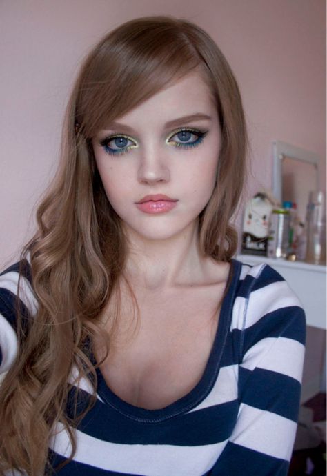 She looks like a doll. Dakota Rose Mascara Bleu, Dakota Rose, Real Barbie, Blue Mascara, Human Doll, Living Dolls, Jolie Photo, Beauty And Fashion, Barbie Girl