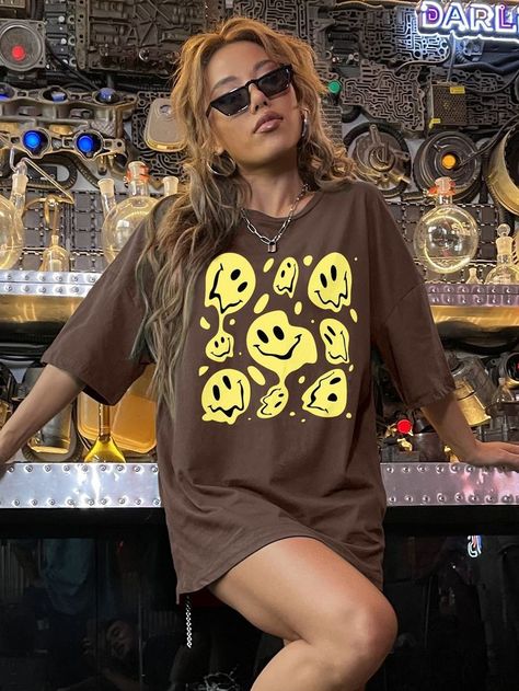 Womens Oversized Tshirt, Oversized Shirt Graphic, Oversized Tee Women, Cartoon Tshirt Outfit, Shein Oversized Shirts, Oversized Tshirt Design, Oversized Tshirt Women, Oversized Tshirt Outfit Women, Graphic Oversized Tshirt