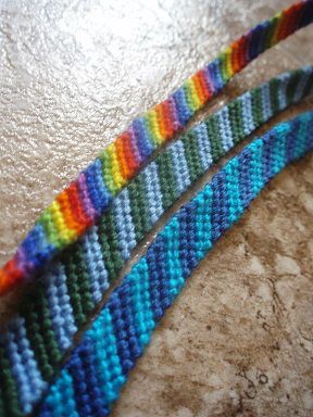 tutorial for friendship bracelets Candy Stripe Bracelet, Floss Crafts, Bird Plushie, Embroidery Floss Crafts, Make A Phone Case, Make A Bird, Samaritan’s Purse, Chevron Friendship Bracelets, Operation Christmas Child