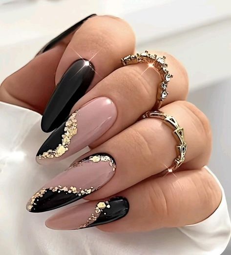 Classy Black Nails, Black Gold Nails, Bridesmaids Nails, Golden Nails, Gold Nail, Her Nails, Glamorous Nails, Classy Nails, Chic Nails