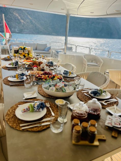 Savor a scenic breakfast with a breathtaking view. 🌅☕. Follow @TableVoyage for more Ideas Table Setting, Table Settings