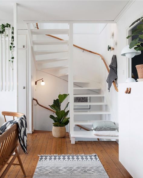 Attic Remodel, Home Stairs Design, Interior Stairs, House Stairs, Staircase Design, Scandinavian Home, Stairs Design, House Inspo, Living Room Designs