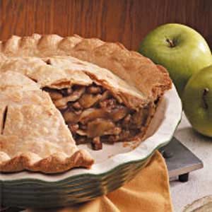 Taste Of Home Apple Pie Recipe, Traditional Apple Pie Recipe, Classic Apple Pie Recipe, Apple Pie Desserts, Traditional Apple Pie, Walnut Pie, Classic Apple Pie, Apple Pie Recipe, Apple Pie Recipes