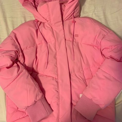 Pink Levi’s Puffer Jacket Levis Pink Puffer, 50 Style, Baby Warmer, 50 Fashion, Puffer Jacket, Baby Pink, Levi's, Puffer, Size Medium