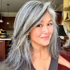 Longbob Hair, Grey Hair Journey, Grey Hair Over 50, Grey Hair Inspiration, Beautiful Gray Hair, Gray Hair Cuts, Grey Hair Styles For Women, Natural Gray Hair, Long Gray Hair