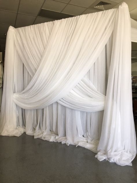 Alter Draping Wedding, Draped Fabric Backdrop Photoshoot, Backdrop Curtain Ideas Wedding, Drapery For Wedding Reception, Wedding Drapes Backdrop, Draping Backdrop Ideas, Drapes Photoshoot, White Drape Backdrop, Backdrop Draping Ideas