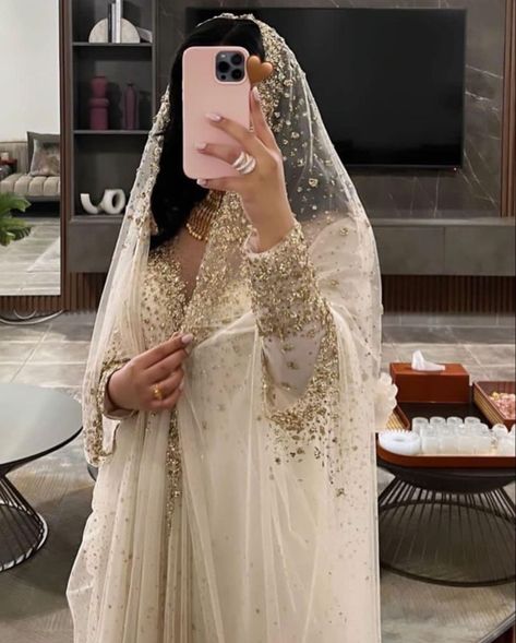 White Nikkah Dress, Somali Wedding, Eid Outfit Ideas, Arab Dress, Desi Wedding Dresses, Nikkah Dress, Moroccan Fashion, Muslim Fashion Hijab Outfits, Dream Wedding Ideas Dresses