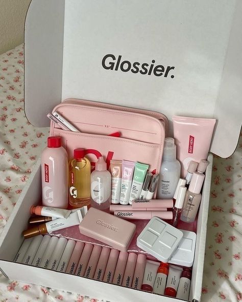 Glossier Balm Dotcom, Makeup Bag Essentials, Glossy Makeup, Shower Skin Care, Perfect Skin Care Routine, Pretty Skin Care, Skin Care Items, Pretty Skin, Makeup Essentials