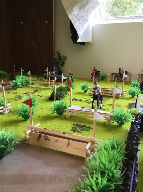 Schleich Diy Ideas How To Make, Schleich Set Up Ideas, Model Horse Diorama, Schleich Horses Diy Ideas, Diy Schleich Horse Barn, Schleich Diy Stables, Schleich Horses Stable Diy, Schleich Horses Diy, Schleich Diy Ideas