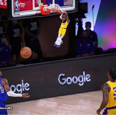 Basketball Header, Funny Nba Pictures, Lebron James Funny, Funny Basketball Pictures, Nba Funny, Basketball Memes, Iphone Wallpaper For Guys, Basketball Highlights, Basketball Photos