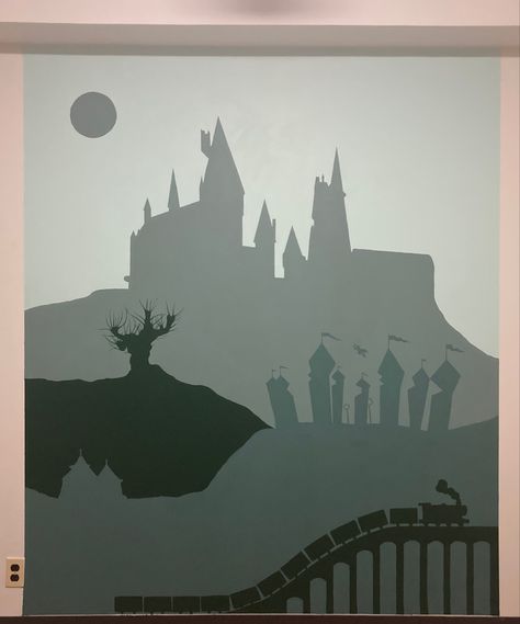 Harry Potter mural! Green! Quidditch! Wall mural 😍😍😍 Harry Potter Silouhette, Hogwarts Mural, Harry Potter Wall Painting, Harry Potter Wall Mural, Harry Potter Mural, Hogwarts Castle Silhouette, Harry Potter Wall Decor, Harry Potter Silhouette, Harry Potter Wall Art